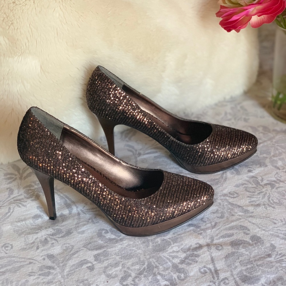 Nine west shiny pumps 6.5